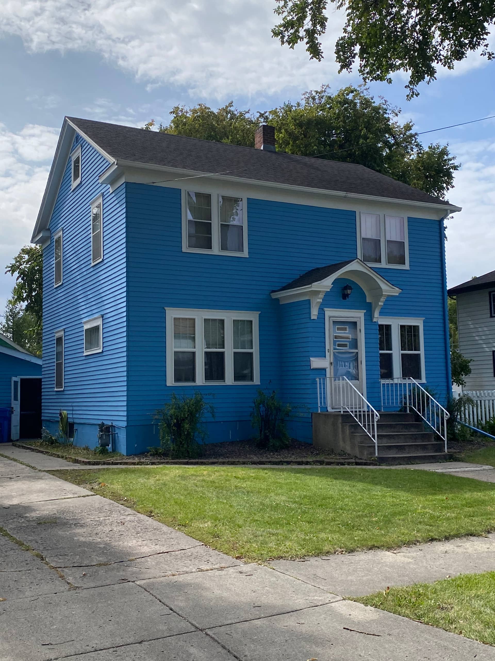 The KOHO House. Walk to Downtown 3 Br, 2.5 Bath