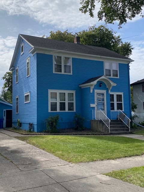The KOHO House. Walk to Downtown 3 Br, 2.5 Bath