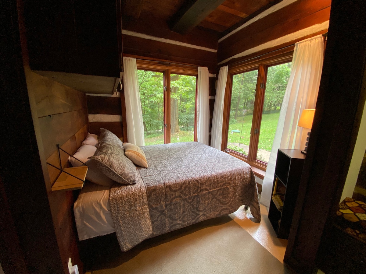 מיטה מלאה בקומה הראשונה