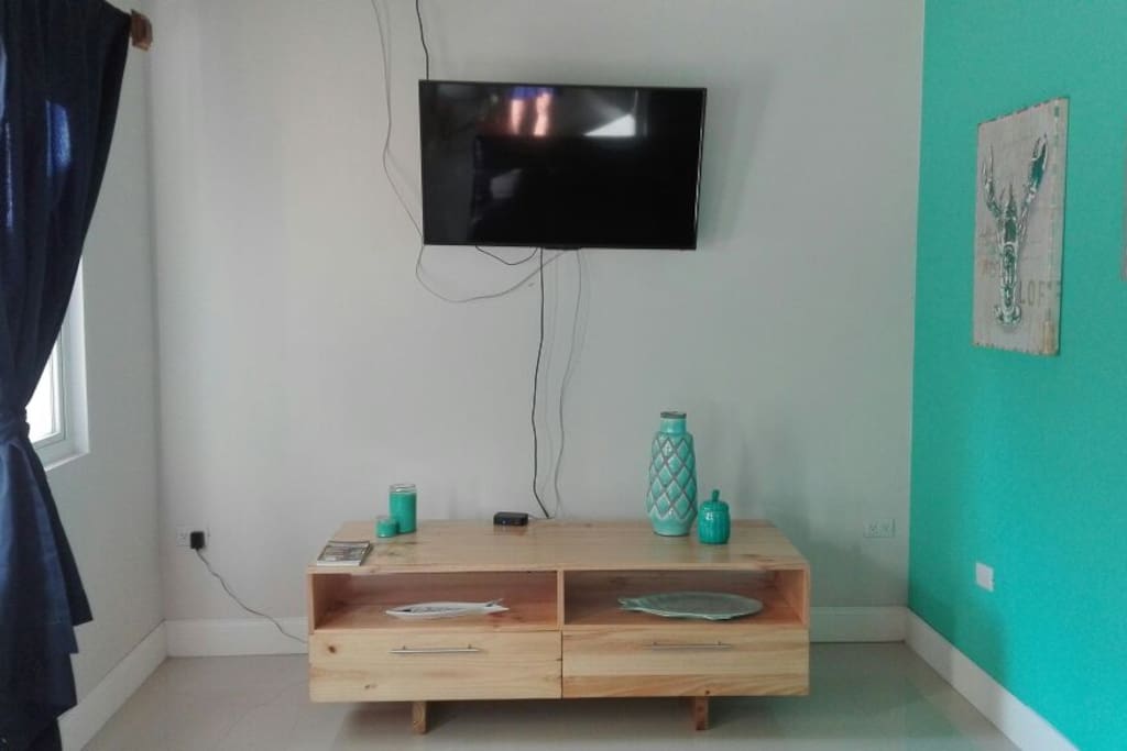 Small yet cozy living room, equipped with air conditioning, full cable and WiFi