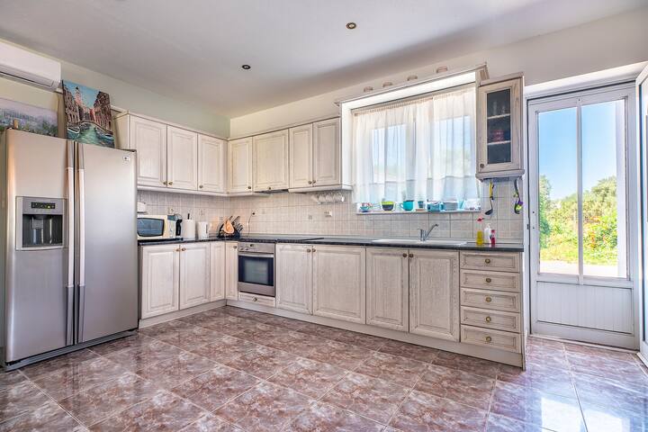 Villa with private pool in Rhodes town gallery image 4