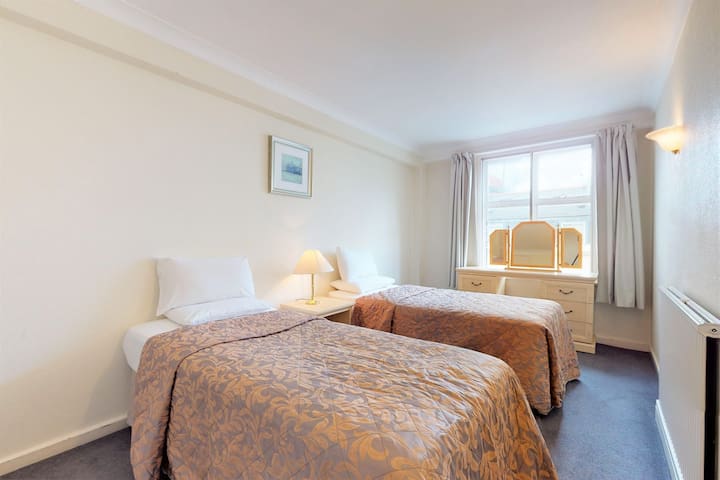 Luxury Serviced Apartment, Staffed Reception, Two gallery image 2