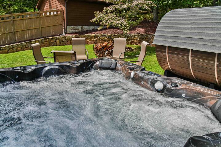 Chalet with Hot tub, Sauna, & Firepit gallery image 5