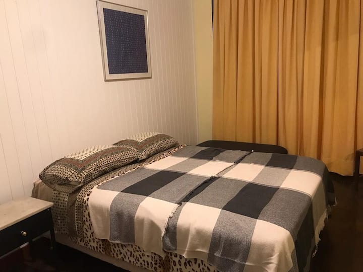 Hlavná spálňa s vlastnou kúpeľňou