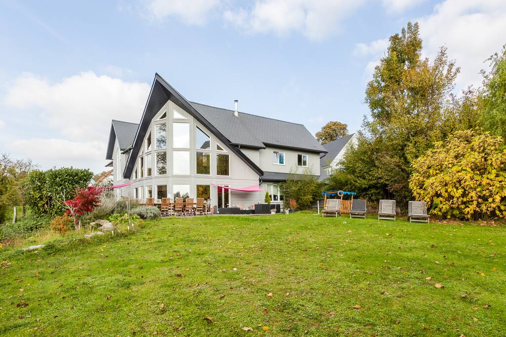 la maison de l arrière du jardin