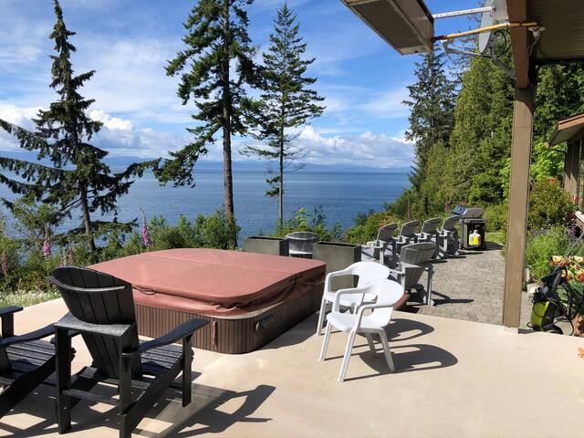 Luxury oceanfront, 4 bed/4 bath, private hottub gallery image 3