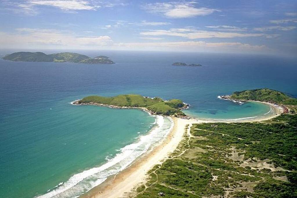 Praias do Peró e das Conchas , a 5 e a 15 minutos , à pé , da casa