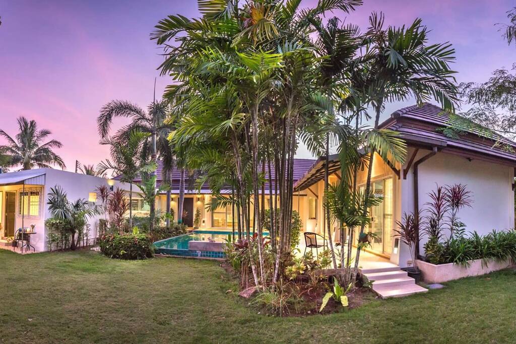 The gardens at sunset -- Shot in panoramic with SLR to capture full view
-- credited to Semko Balcerski