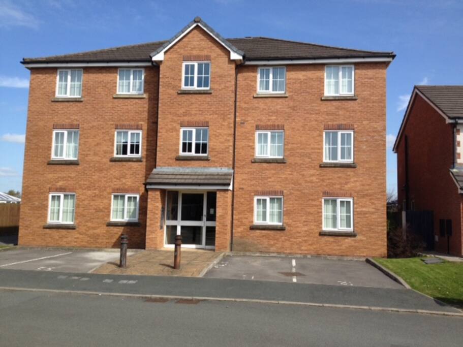 Hope this front elevation helps you to find Pangbourne - you are staying on the ground floor on the right of the front door