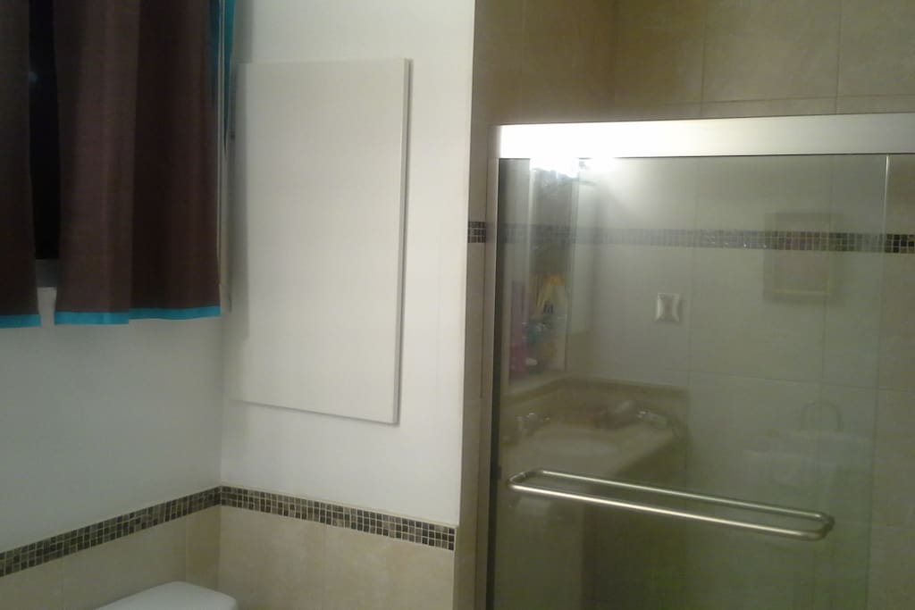Large, renovated en suite private bathroom-for guests only