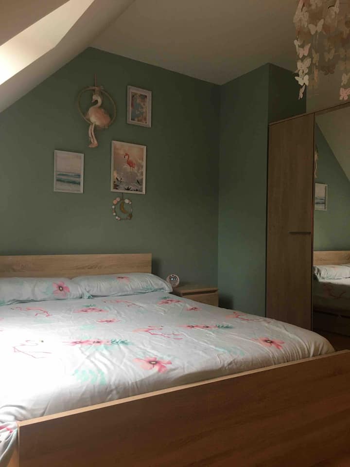 Dhomë gjumi me krevat dopio 140 me tavolinë