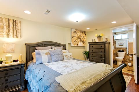 Luxurious and Cozy Downtown Garden Apartment