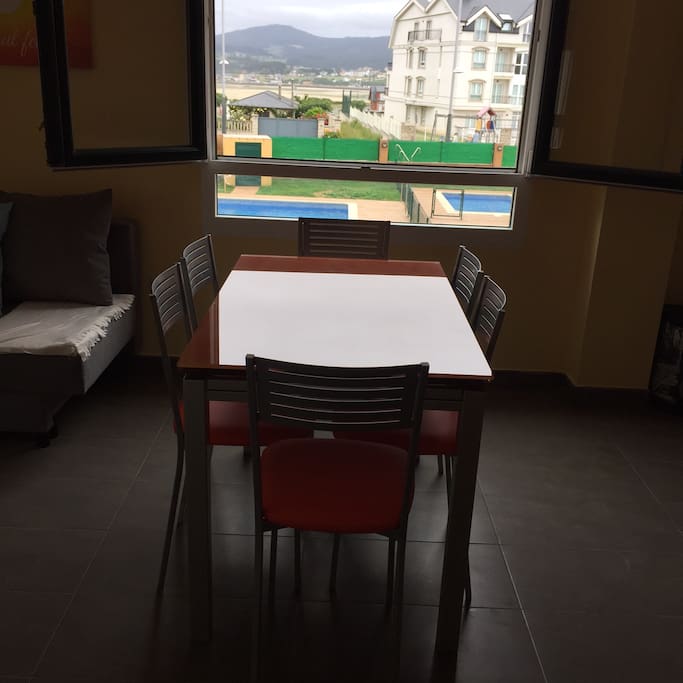 Mesa con vistas a la ría