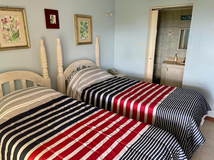 Vitanda 2 vya mtu mmoja