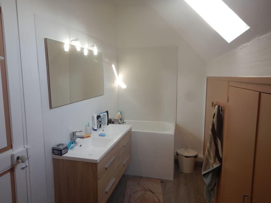 Salle de bain avec 2 vasques