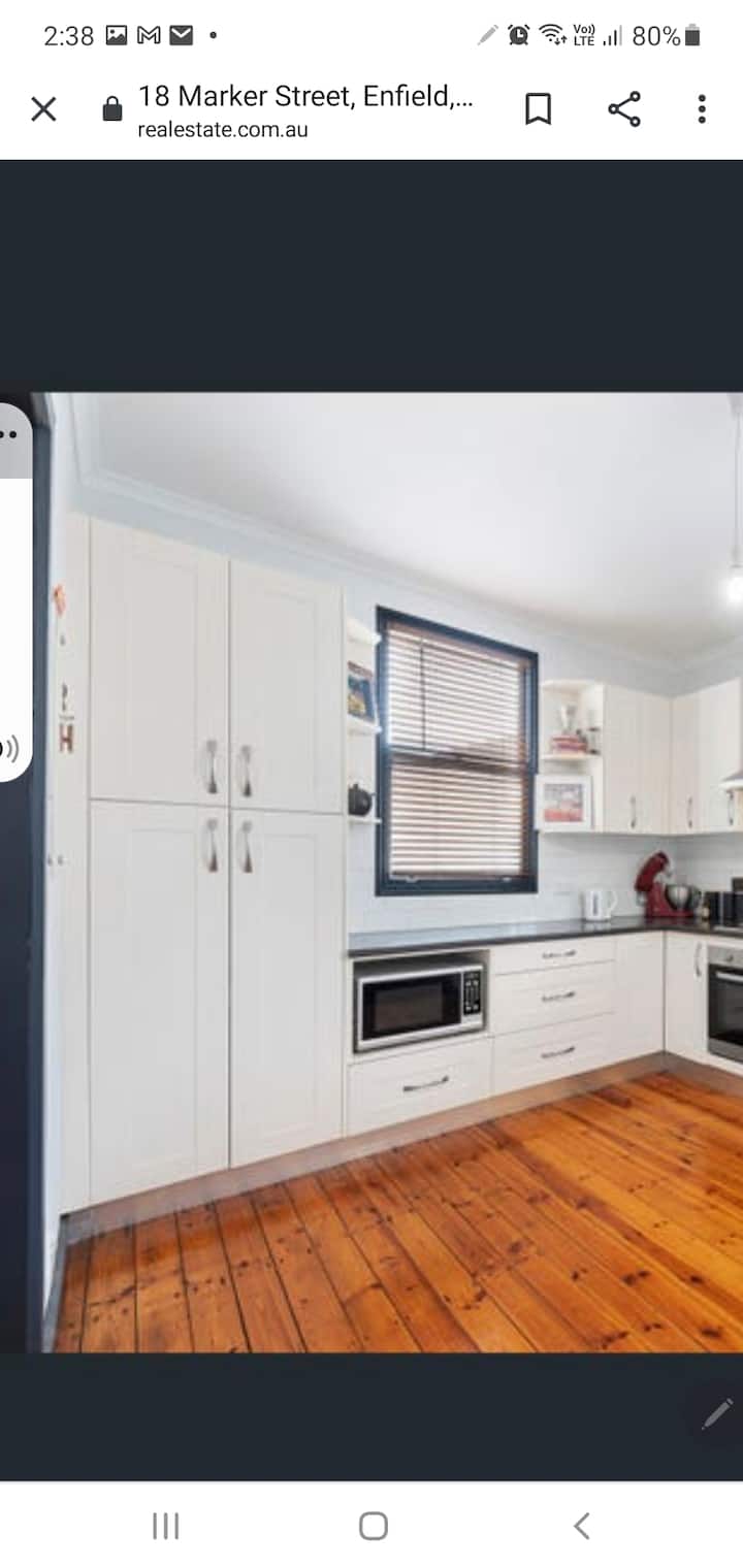 The Castle-5 bedrm, 12 beds 2 bathrm/ pet friendly