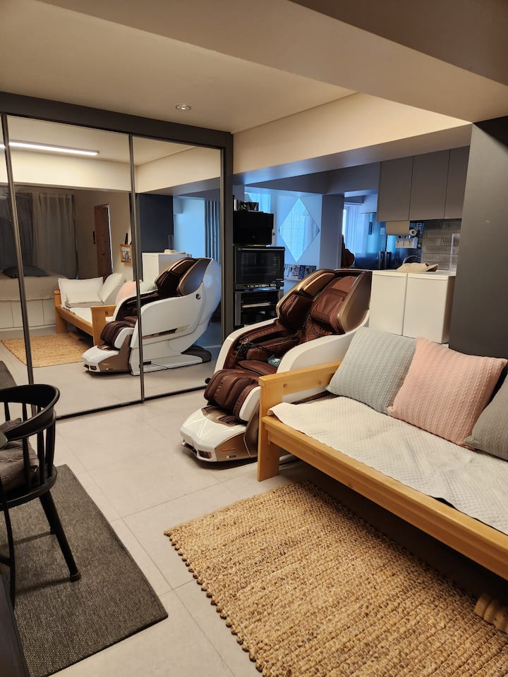 Body Frand Phantom II
Გაცხელებული ნახშირის კვიპაროსის დივანი