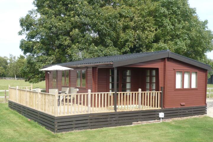 Lovely Cottage in Brookland Britain with Private Veranda