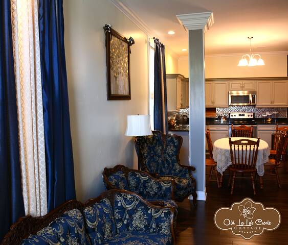 Historic 2-Story in Family/Tourist Friendly Area gallery image 3