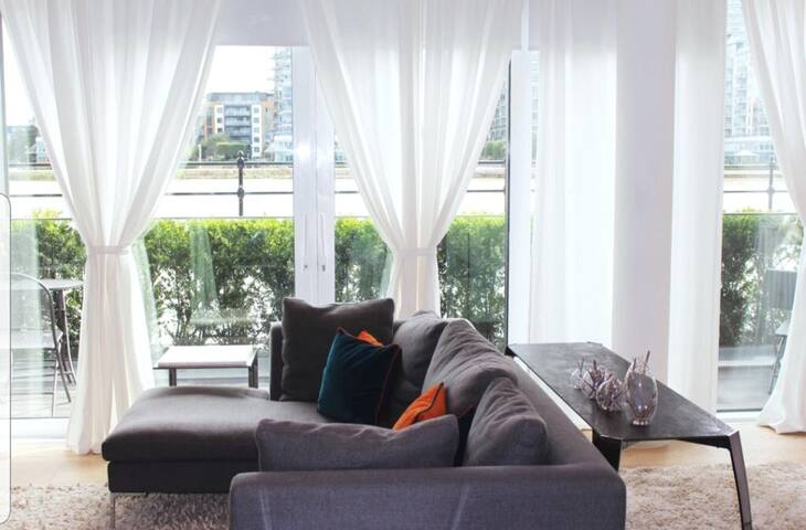 Elegant Riverside Haven — Private Entrance ,Gym gallery image 4