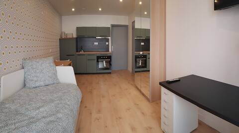 Studio Modern & Comfort Pontoise 200m from the train station