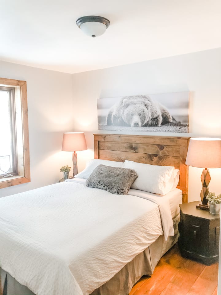 Bear's bedroom: on the ground floor, queen bed, memory foam