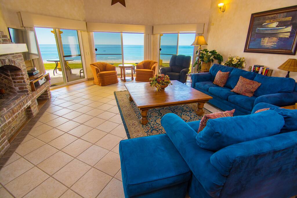 Couch,Furniture,Chair,Indoors,Room