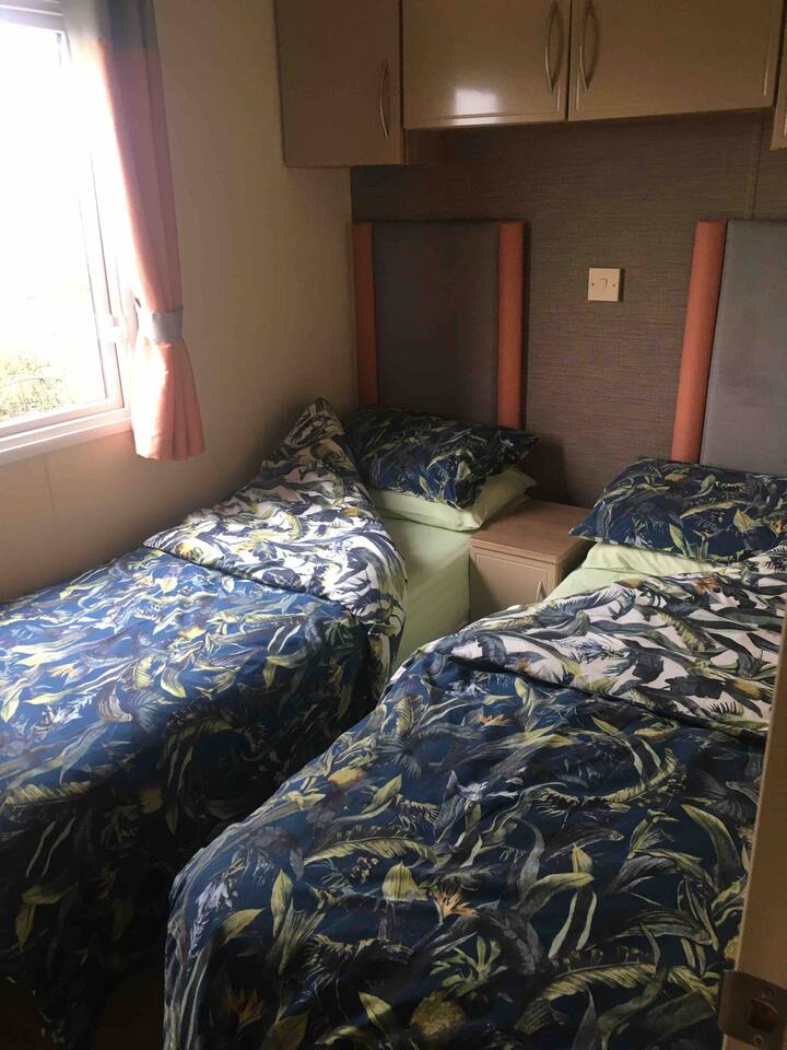 ห้องนอนเตียงคู่