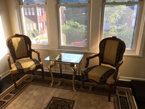 Traditional decor, 1Br, 1Ba, Lg Studio Apt.