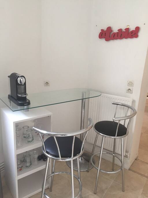 petit bar et verrerie