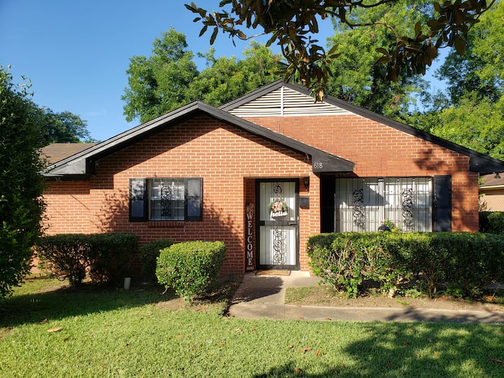 Rustic Modern Home 1 mile fm Edmund Pettus Bridge Houses for Rent in