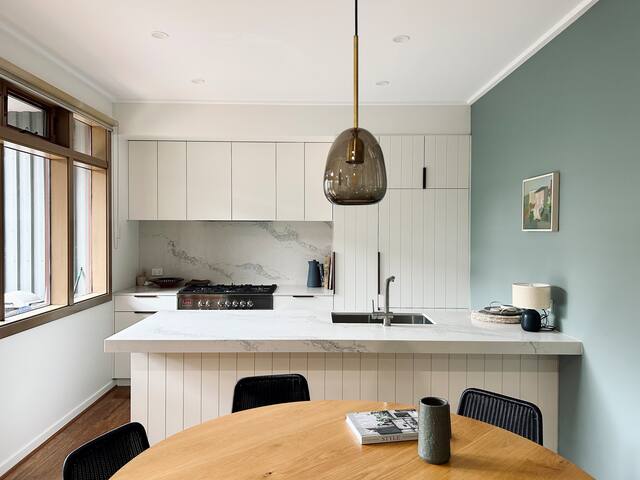 The George | A Fitzroy Apartment gallery image 2
