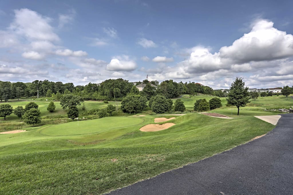 This 1,640-square-foot condo sits on the lush Thousand Hills Golf Course!