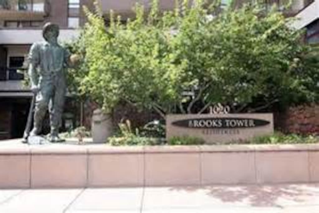 24-hours front desk staff, wi-fi, lobby & secured entrance