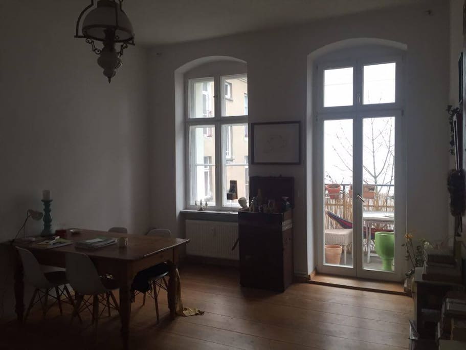 Wohzimmer mit Balkon