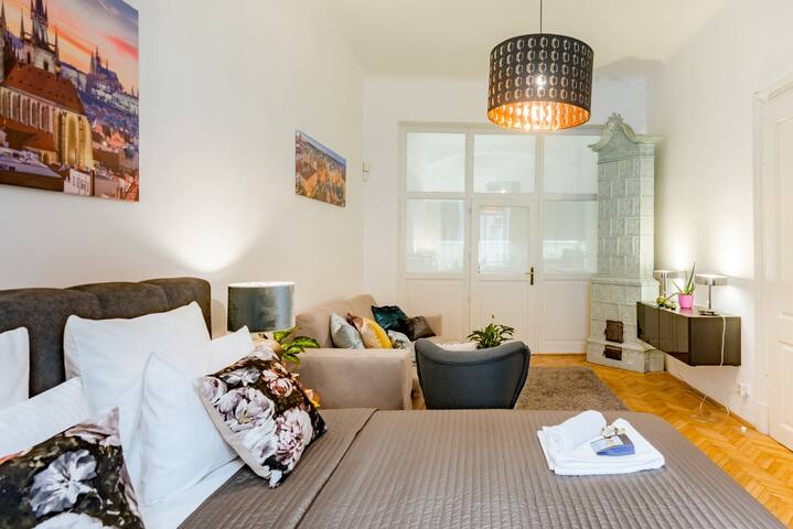 Walk to Historic Sites from a 13th Century Building gallery image 5