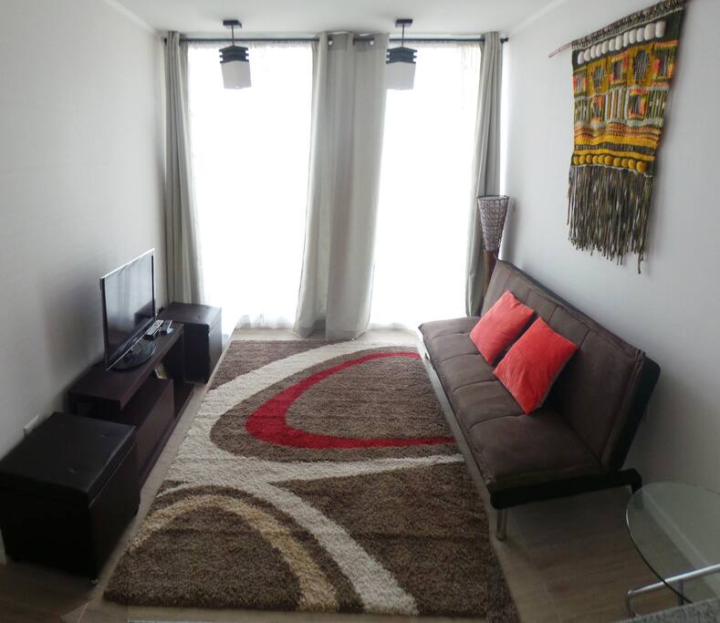 Living con salida a terraza, tv cable.