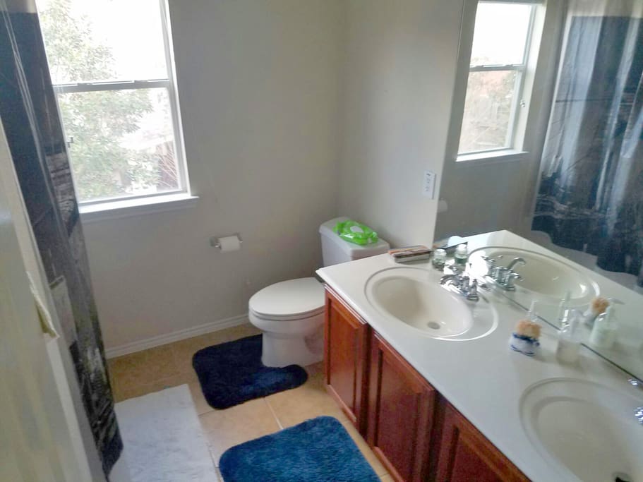 Full-size Bathroom