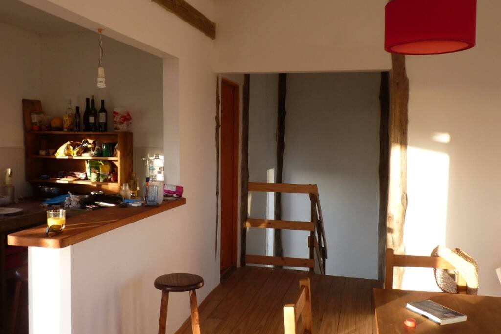 Cocina integrada/ Escalera