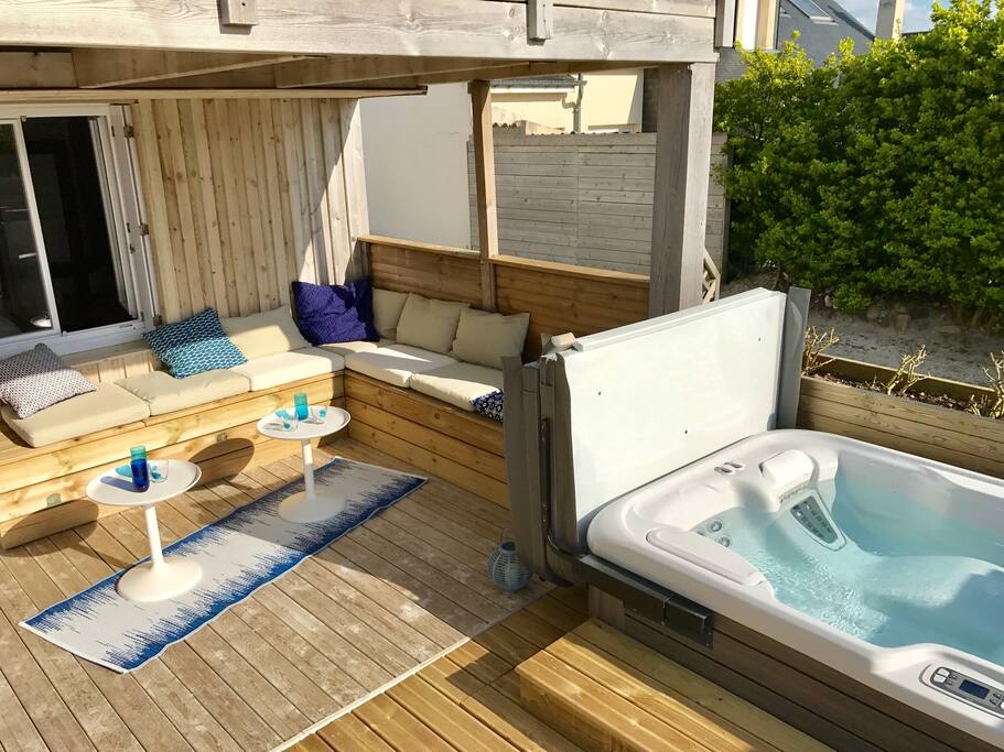 Spa et salon outdoor en rez de jardin