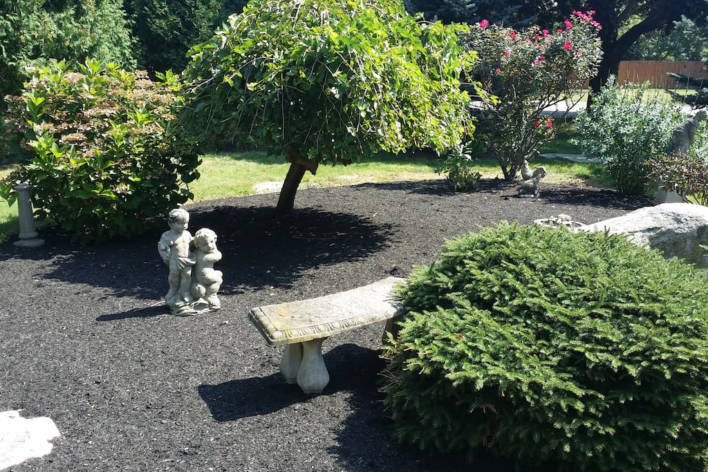The side garden oval for sipping and sitting