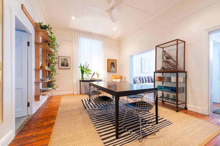 2BR Designer Victorian with Mountain View’s / Pool gallery image 5