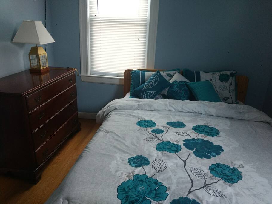 Bedroom#1 with queen bed