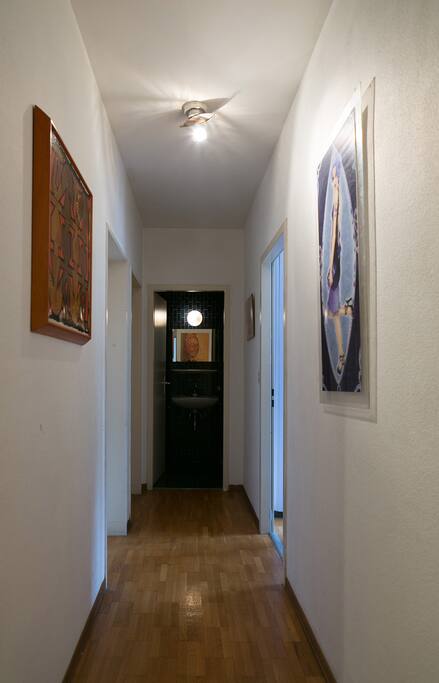Couloir, aile privée pour les deux chambres visiteurs