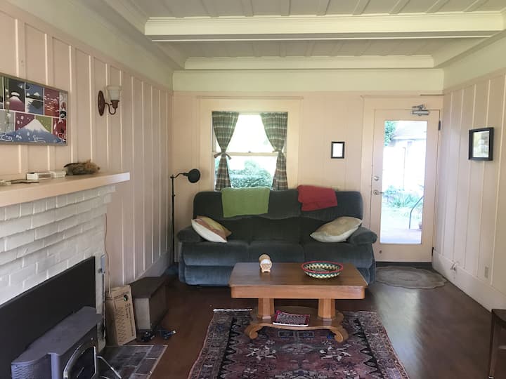 Turn Of Century Riverfront Home In Villa Grande - モンティ・リオ, CA