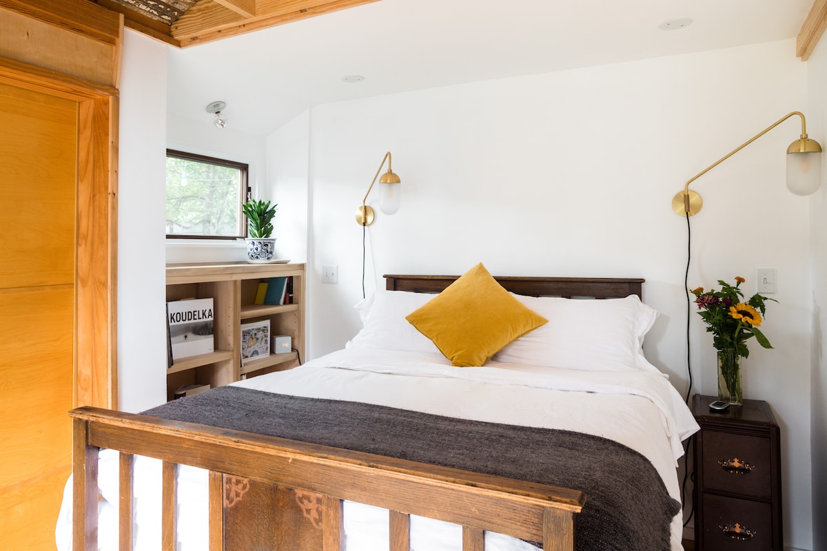 Extraordinary East Austin Retreat with Sauna and Cold Plunge