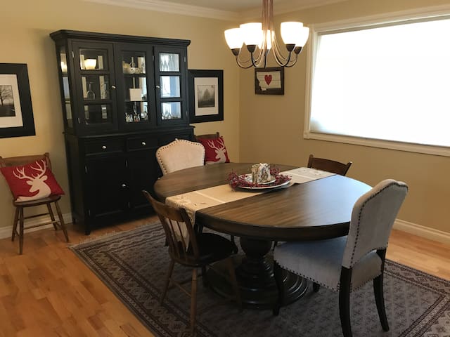 - 2600 sq feet w/laundry, patio and fenced yard