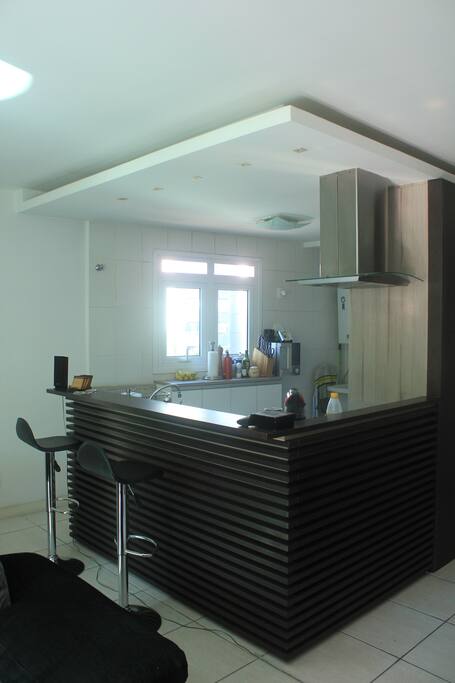 Open style kitchen leading onto living/dining room area