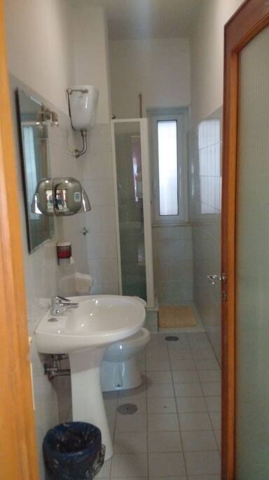 Bagno con doccia
