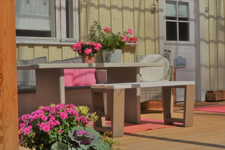 Lovely cottage/sauna, hot tub/20min to airport